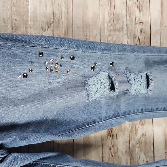 a.n.a Jeans, Women's Size 10 Skinny beaded Mid Rise light wash, distressed - Picture 5 of 12